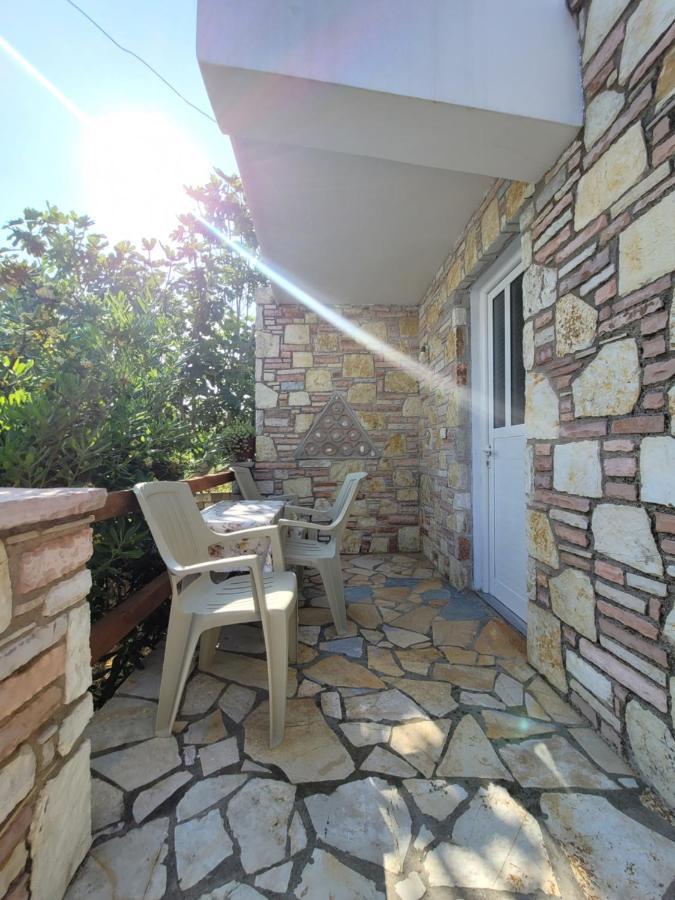 Petrefi Apartments Ksamil Exterior photo
