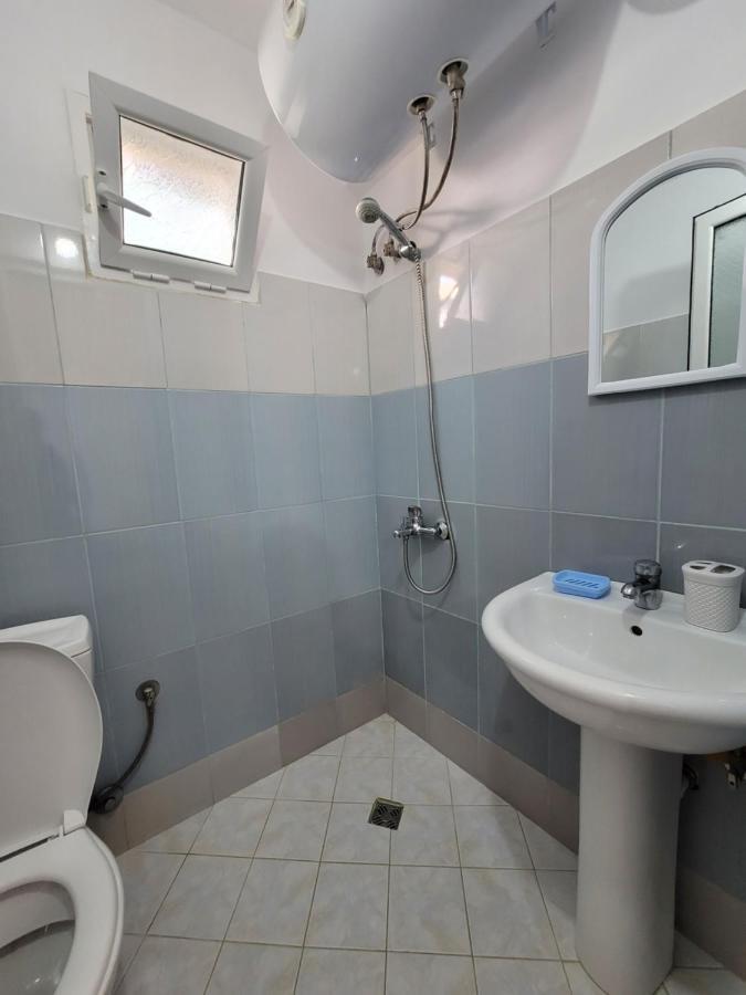 Petrefi Apartments Ksamil Exterior photo