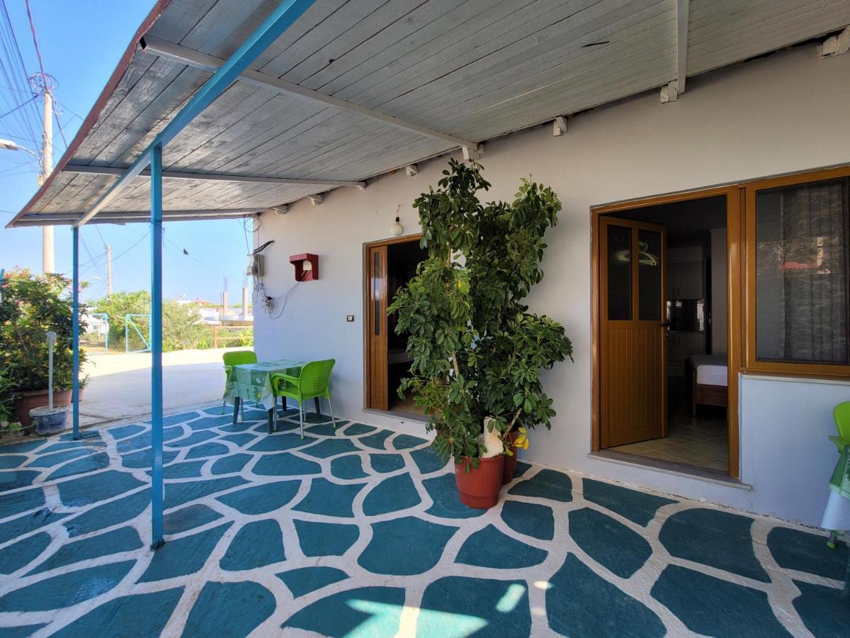 Petrefi Apartments Ksamil Exterior photo