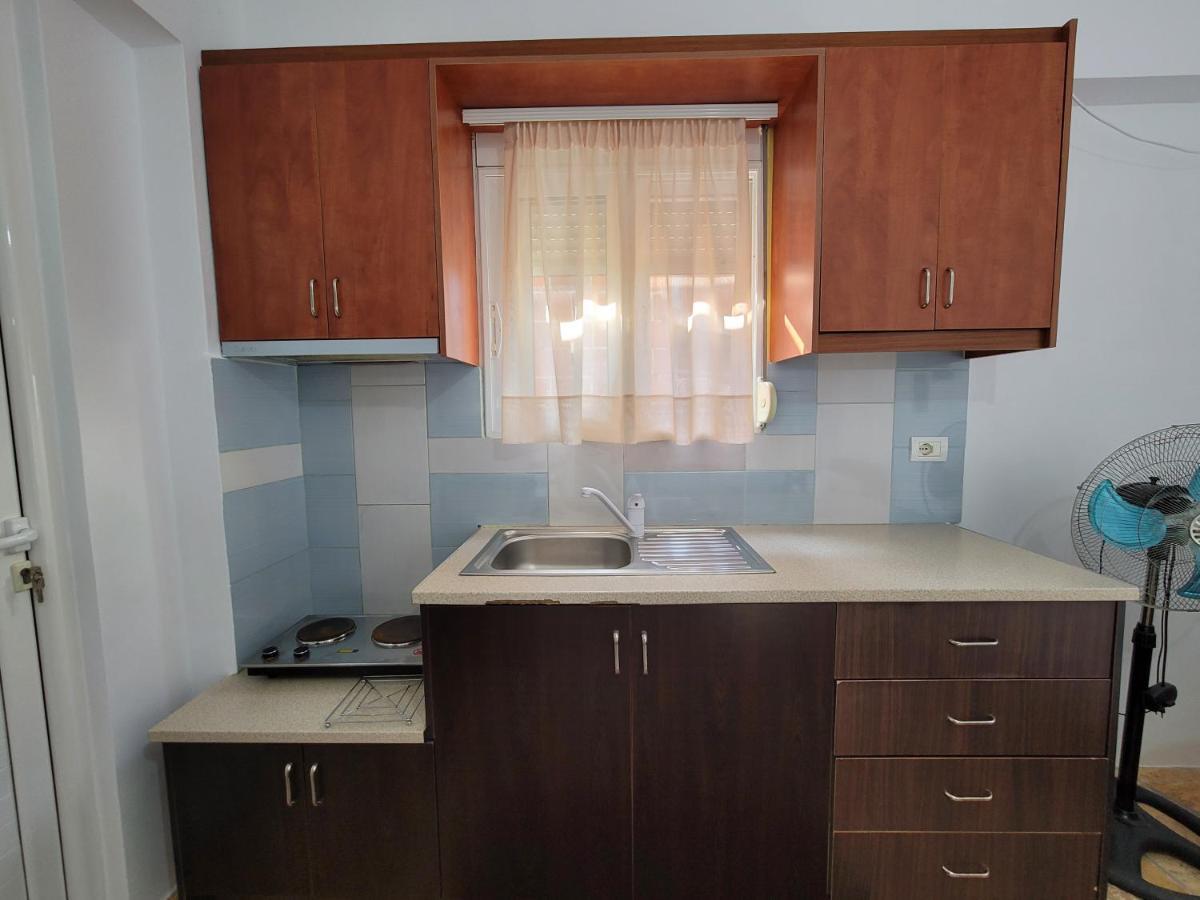 Petrefi Apartments Ksamil Exterior photo