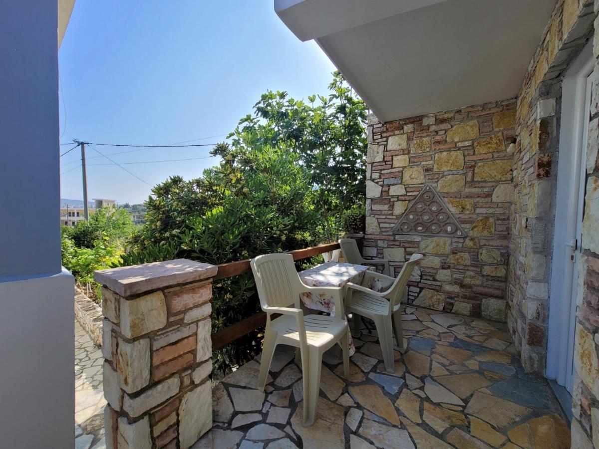 Petrefi Apartments Ksamil Exterior photo